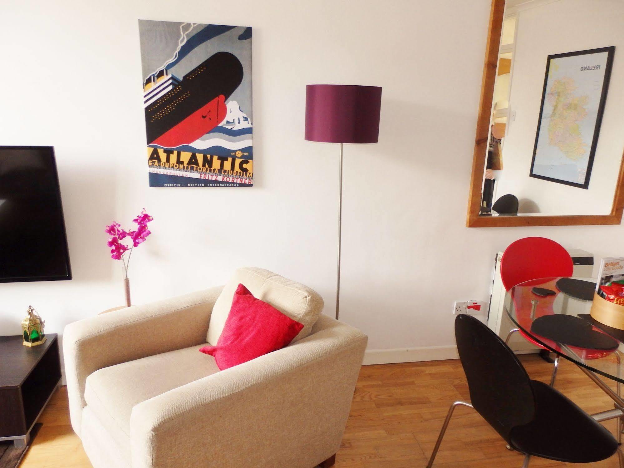 Excellent Location - City Centre - Parking - 4 Beds -2 Bedrooms Belfast Exterior foto